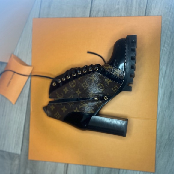 COPY - Stair Trail Louis Vuitton Boots - Picture 13 of 13